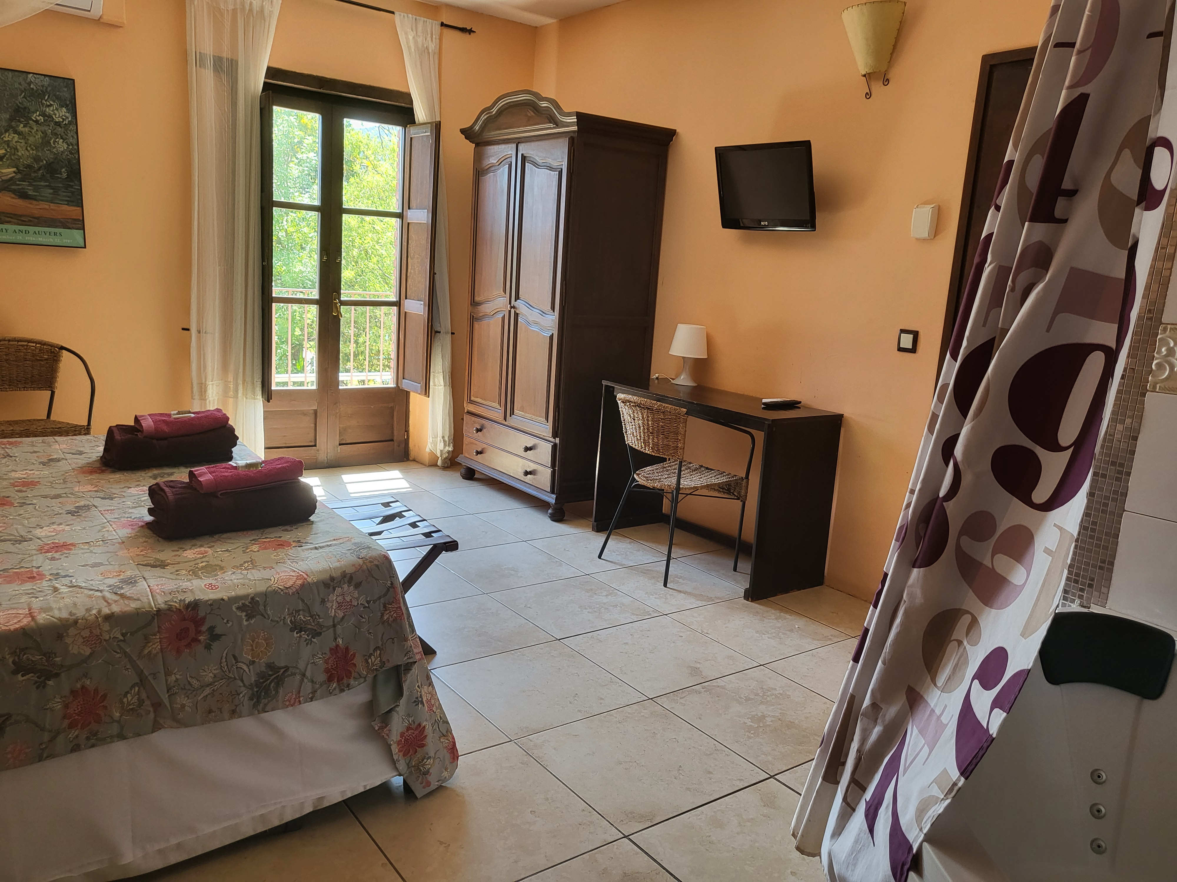 Suit with jacuzzi and balcony