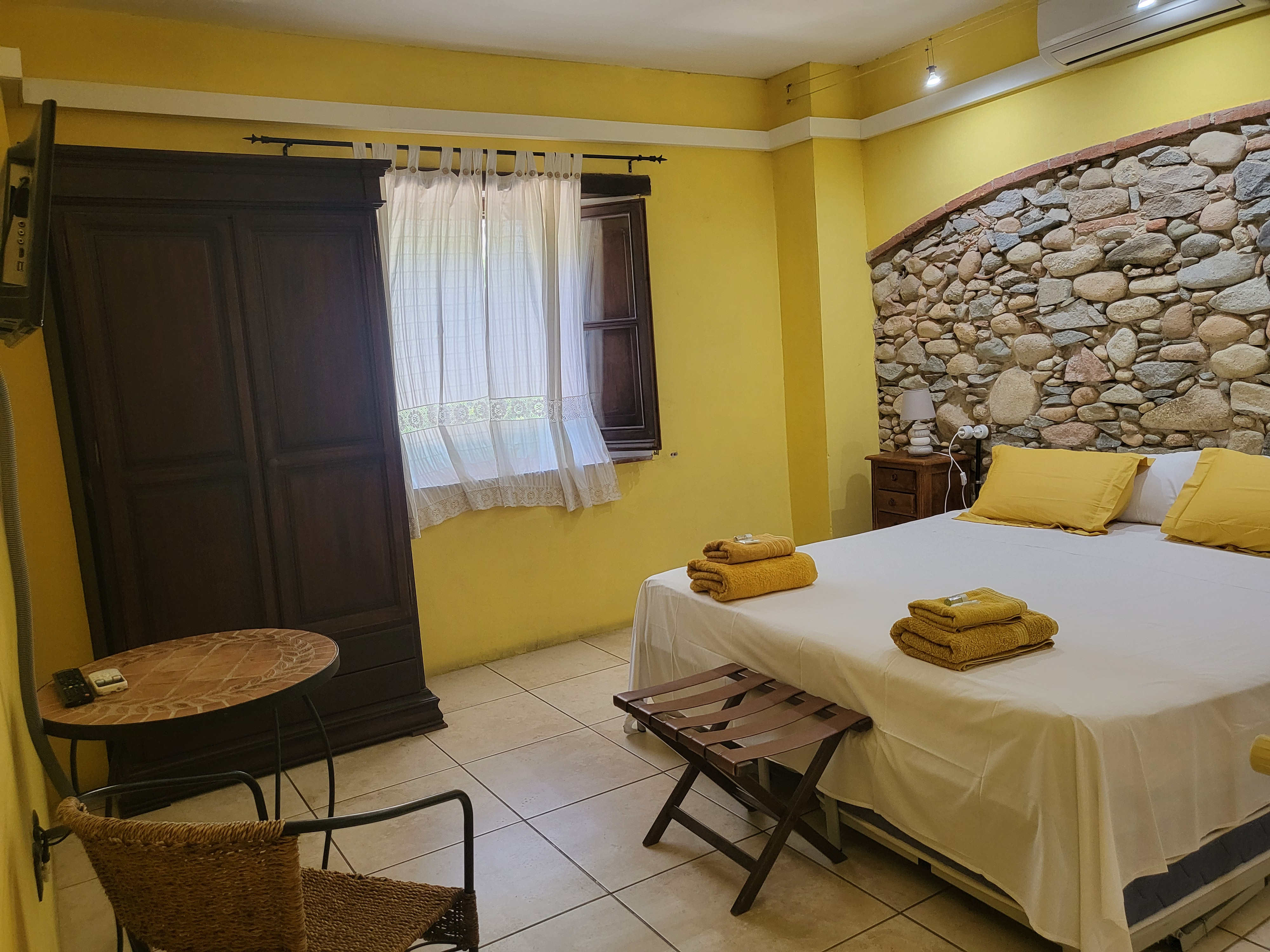 Triple room with hidromassage tube