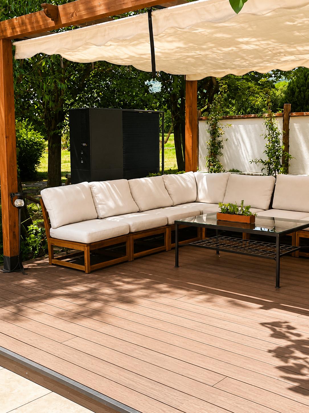 Zona chill out bajo la pérgola